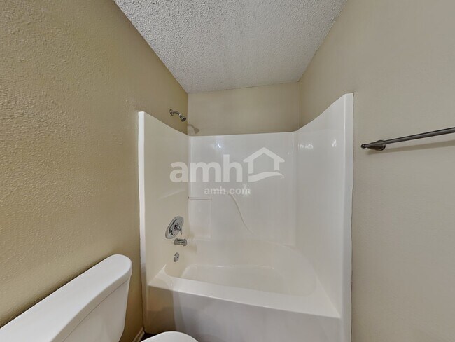 Building Photo - 360 Harts Ford Way