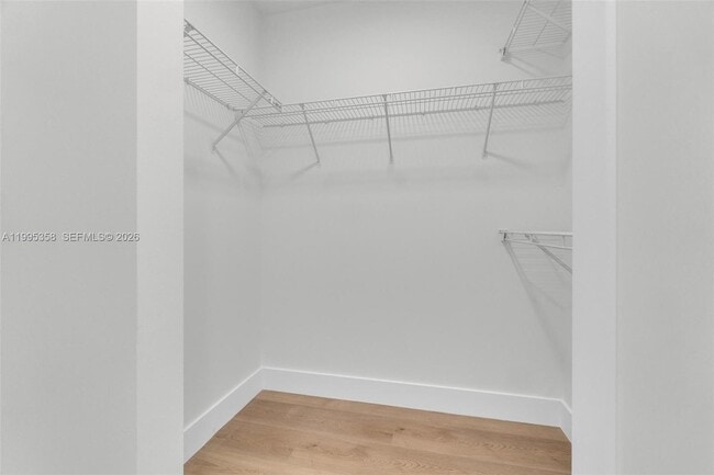 Building Photo - 1155 Brickell Bay Dr