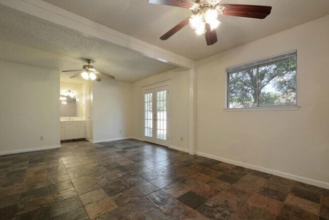 Building Photo - 9410 E Meadow Vale