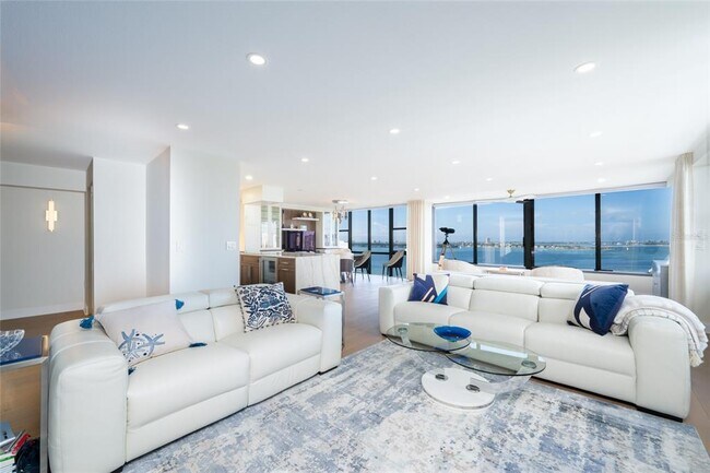 Building Photo - 770 S Palm Ave