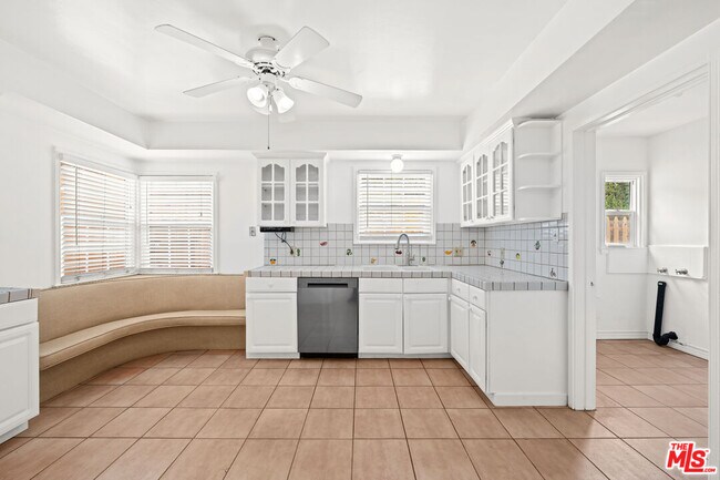 Building Photo - 3715 Homeland Dr