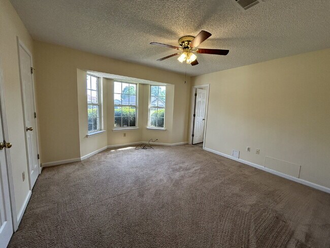 Building Photo - 942 Poppleton Dr
