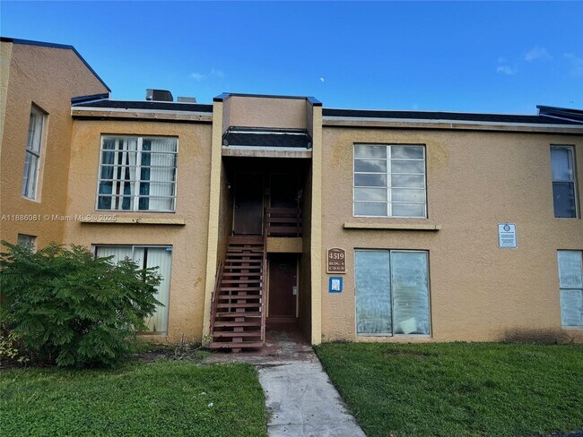 Primary Photo - 4519 Treehouse Ln