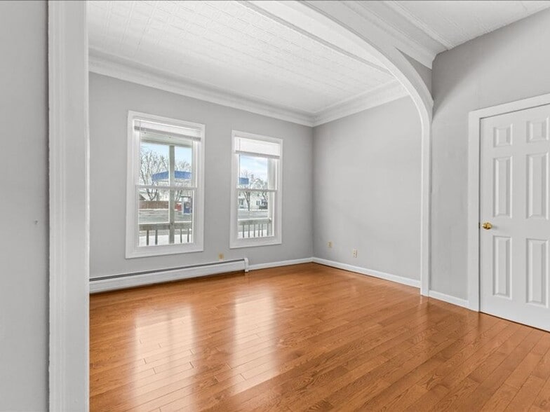 Building Photo - 158 Main St