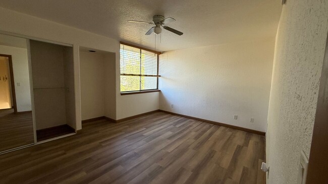 Building Photo - 2 Bedroom 1.5 Bath Townhome - Grand Oaks C...