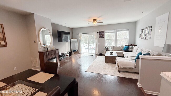 Building Photo - 110 Halliard Dr