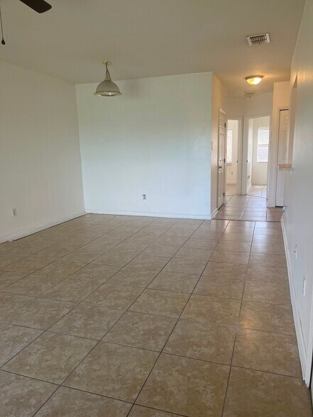 Building Photo - 522 Villa Del Sol Cir