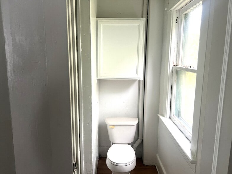 Building Photo - 516 E 22nd St