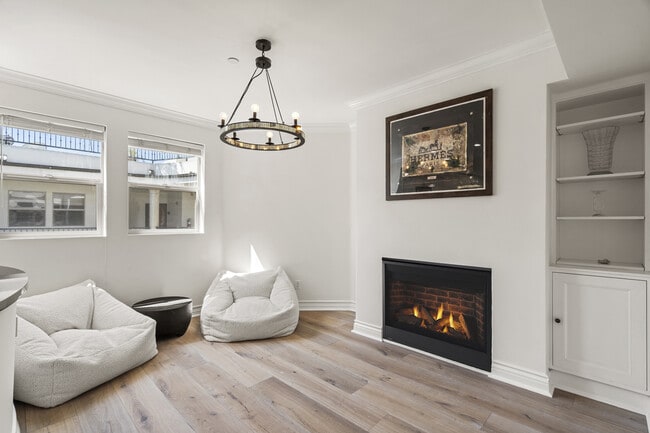 Building Photo - 122 N Clark Dr