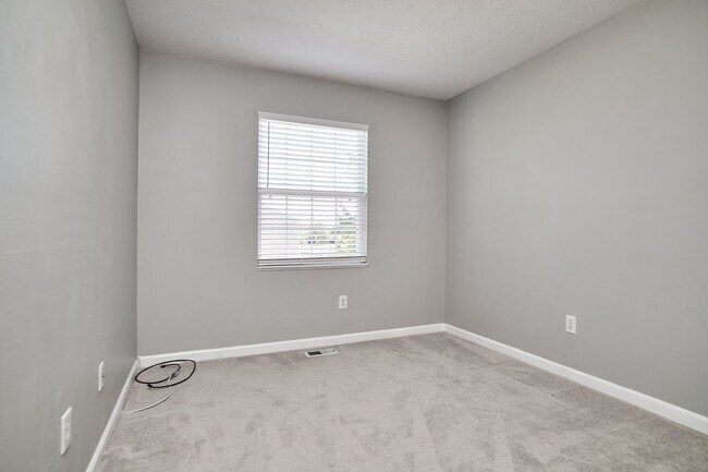 Building Photo - For Rent-4BDRM, 2.5BA Home in Ashwood
