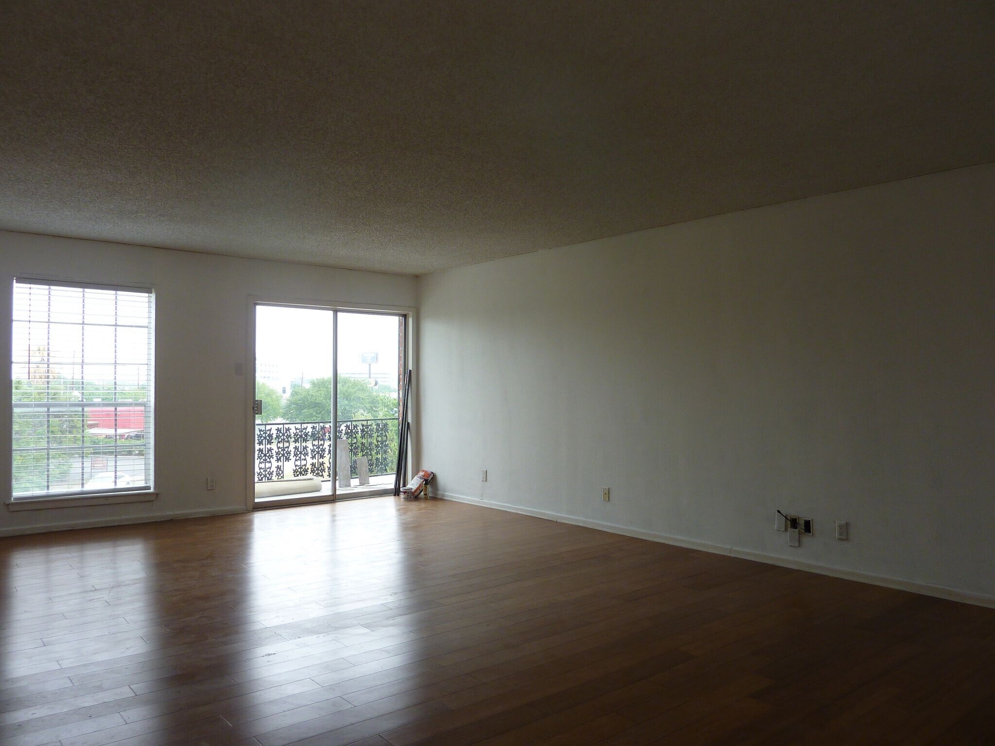 Building Photo - 8401 N New Braunfels Ave