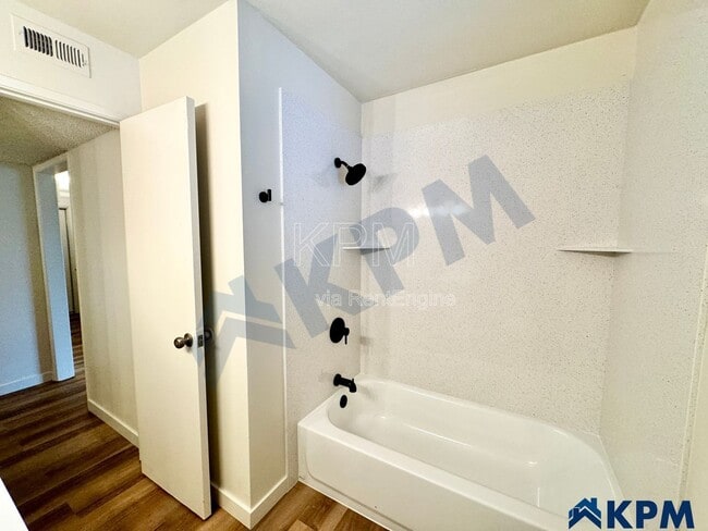 Building Photo - 8446 N El Dorado St