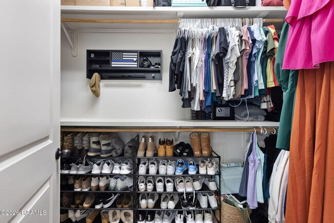 Building Photo - 300 Overbrook Dr