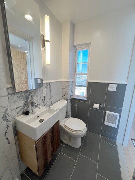 Building Photo - 2019 S Beechwood St