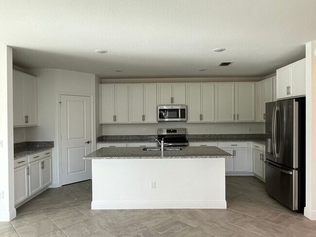 Building Photo - Annual Rental in Port St Lucie