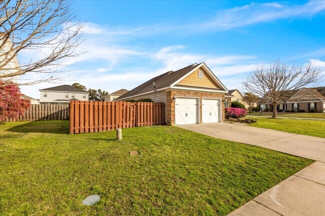 Building Photo - Completely Renovated 4 Bed/2 Bath in White...