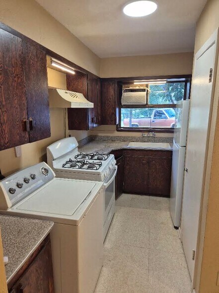 Building Photo - 935 Avondale Ave