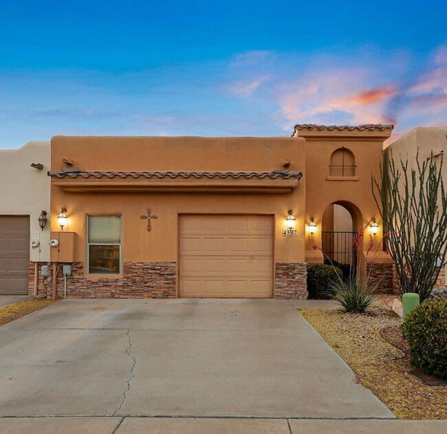 Primary Photo - Gorgeous Townhouse in Pueblos at Alameda R...