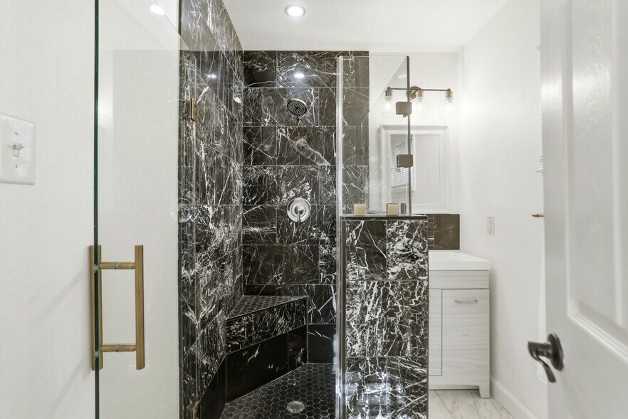 Building Photo - 518 Brightwood Pl