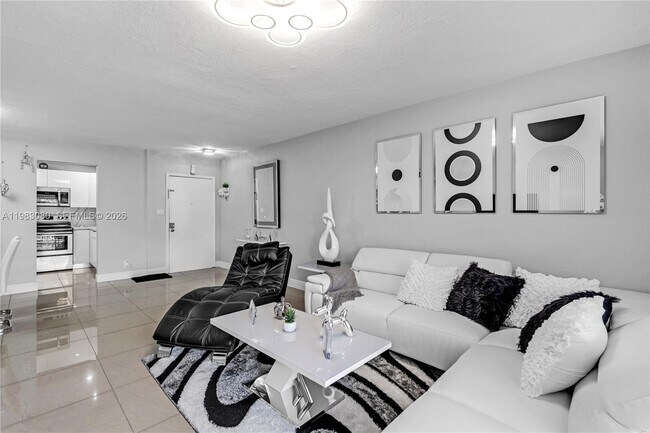 Building Photo - 13715 Kendale Lakes Cir