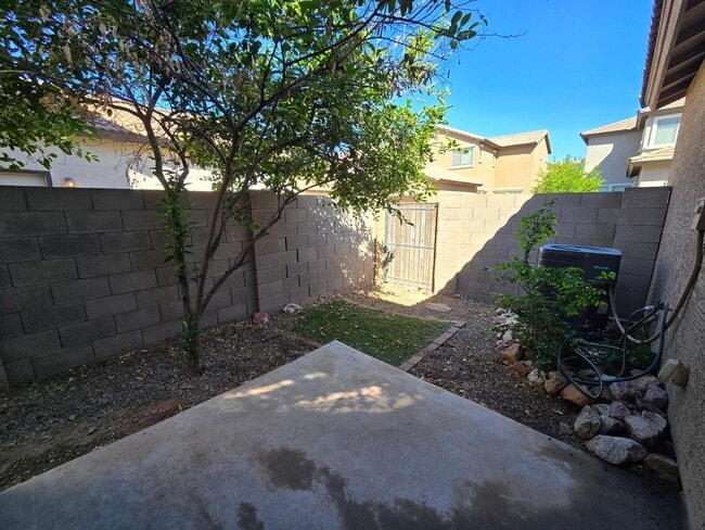 Building Photo - 1977 E Emily Ln