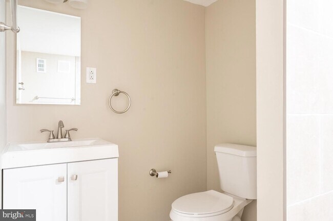 Building Photo - 3903 Fairview Dr