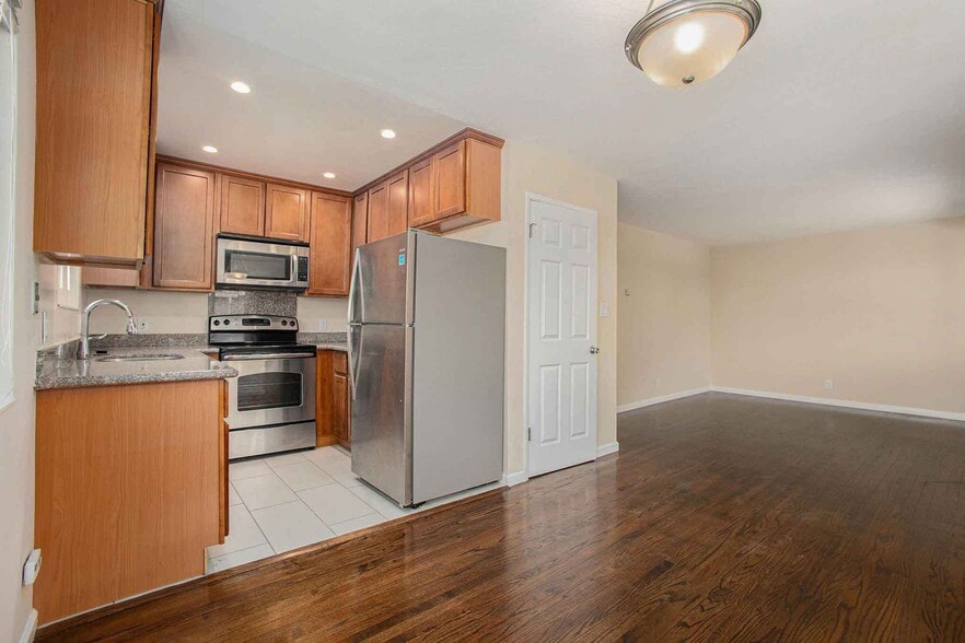 Building Photo - 1709 Pacific Ave