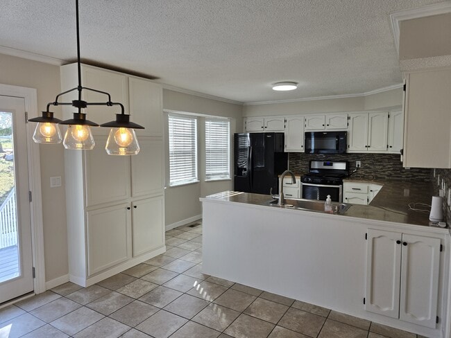 Building Photo - 6811 Orchard St