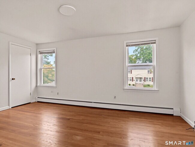 Building Photo - 108 Kenwood Ave