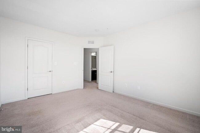 Building Photo - 22926 Spicebush Dr