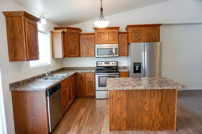 Building Photo - 3 Bed 2 Bath Twin Home