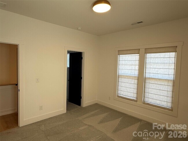 Building Photo - 612 Ambassador St