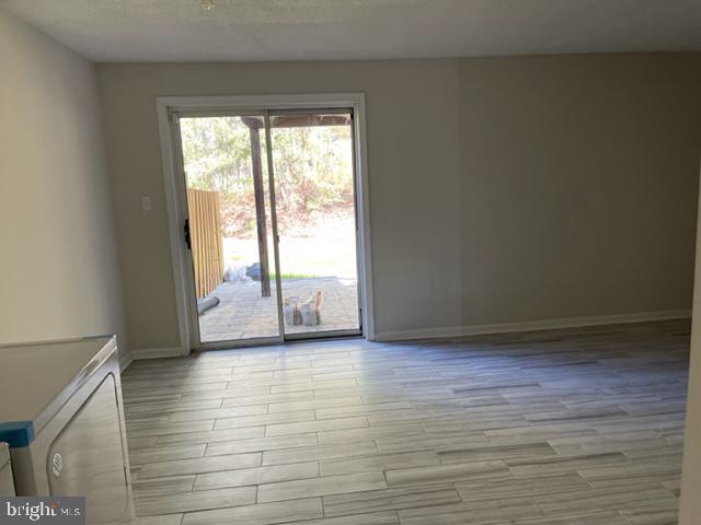 Building Photo - 216 Pinecove Ave