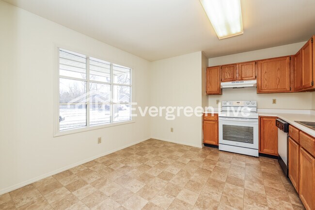 Building Photo - 6850 Deer Bluff Dr