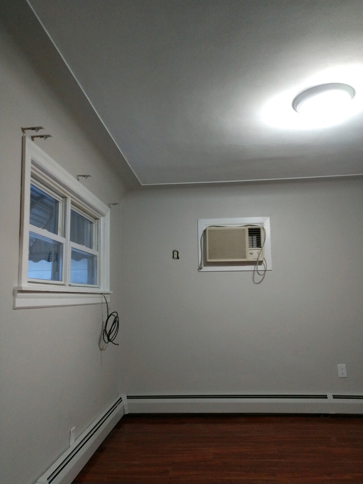 Building Photo - 1357 N Main Ave