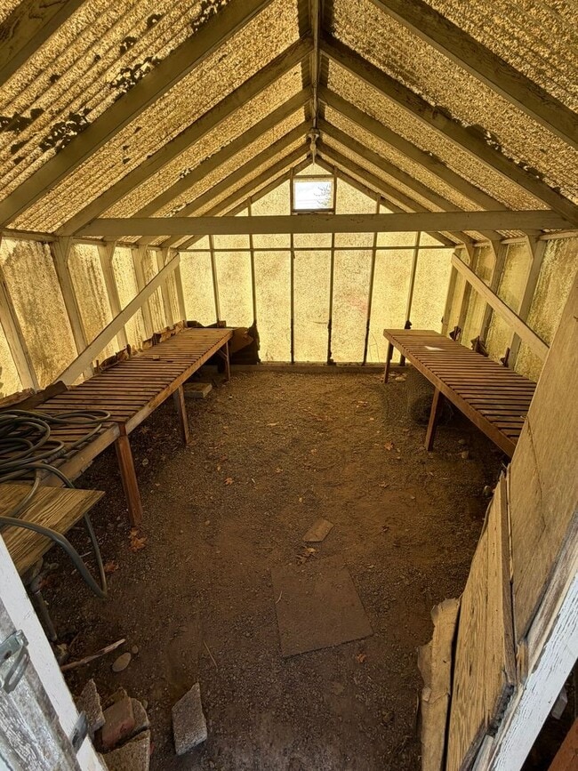 Building Photo - Charming 3 Bedroom with a Large Fenced Yard!