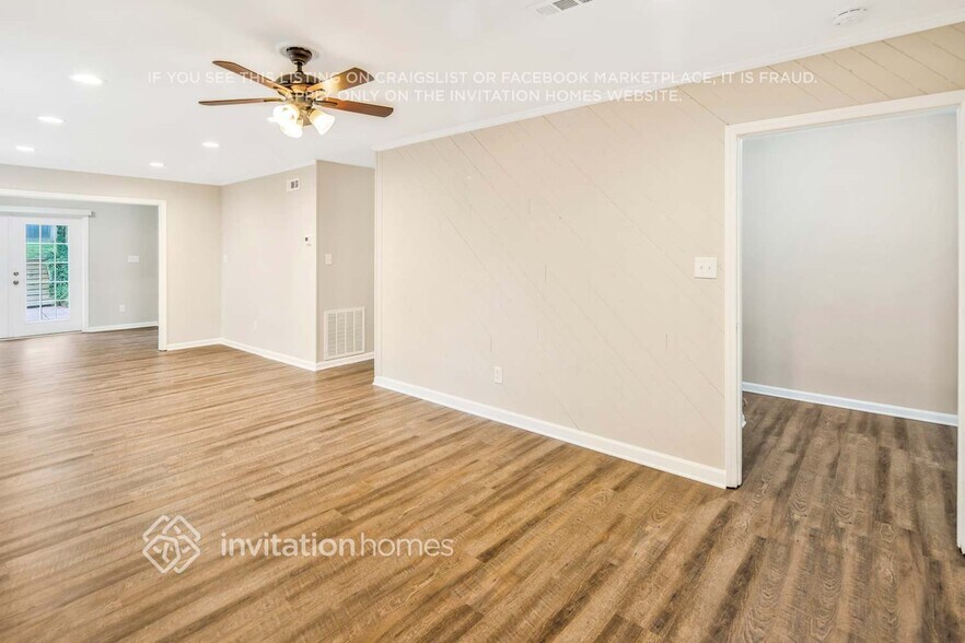 Building Photo - 124 Plaza Dr