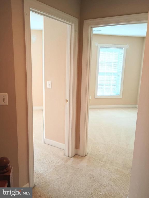 Building Photo - 1043 Hotchkiss Pl