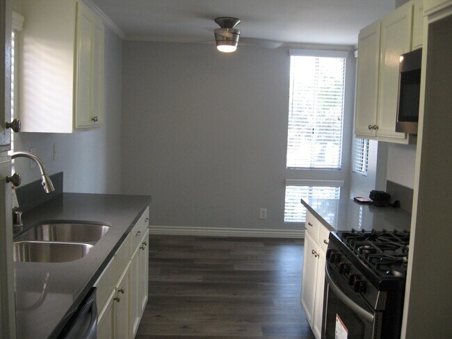 Building Photo - 9900 Jordan Ave