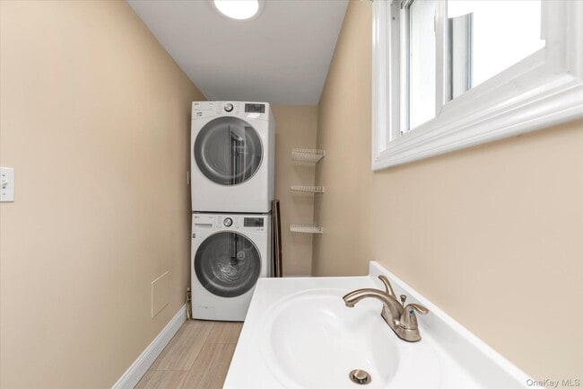 Building Photo - 13 7th St