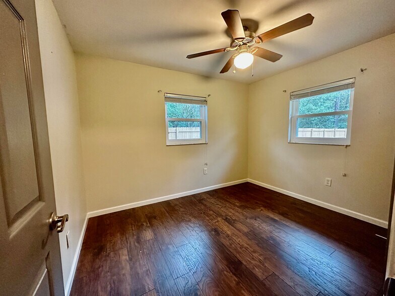 Building Photo - 7327 Oakado St