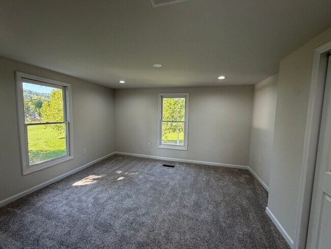 Building Photo - 908 Rives St