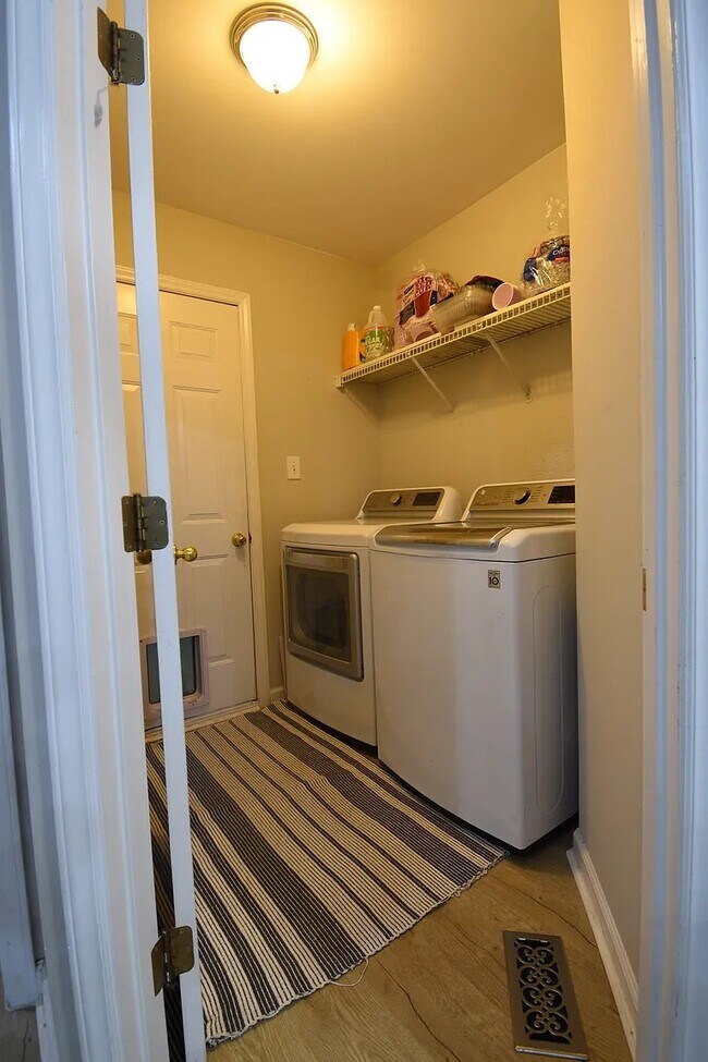 Building Photo - 113 Bottlebrush Ct