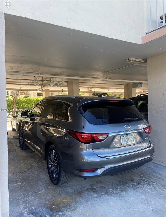 Building Photo - 1731 SE 15th St