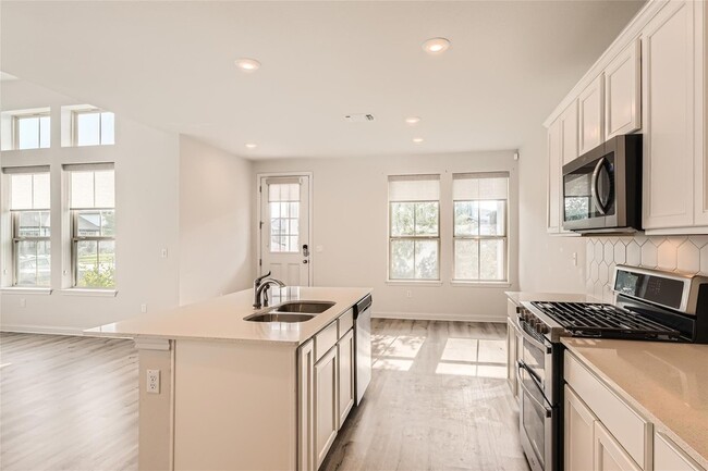 Building Photo - 7601 Frida Bend