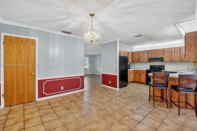 Building Photo - 6858 S Congress Ave