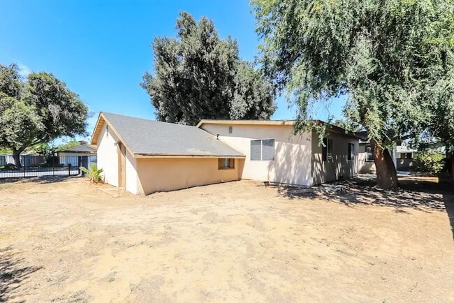 Building Photo - 6951 Malibu Dr