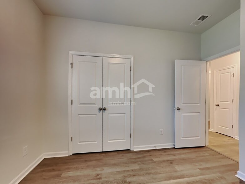 Building Photo - 306 Squire Pope Rd