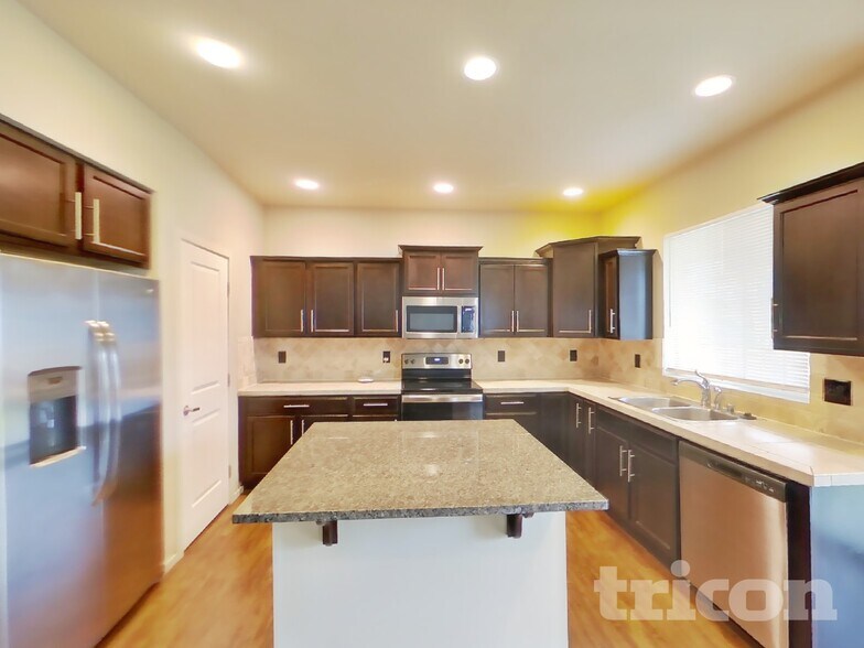 Building Photo - 730 205th St Ct E