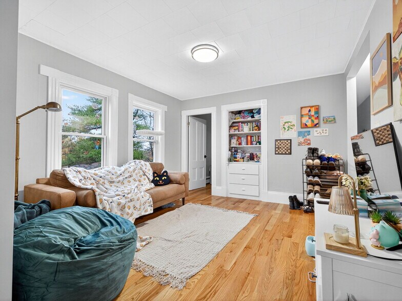 Building Photo - 114 Woodstock St